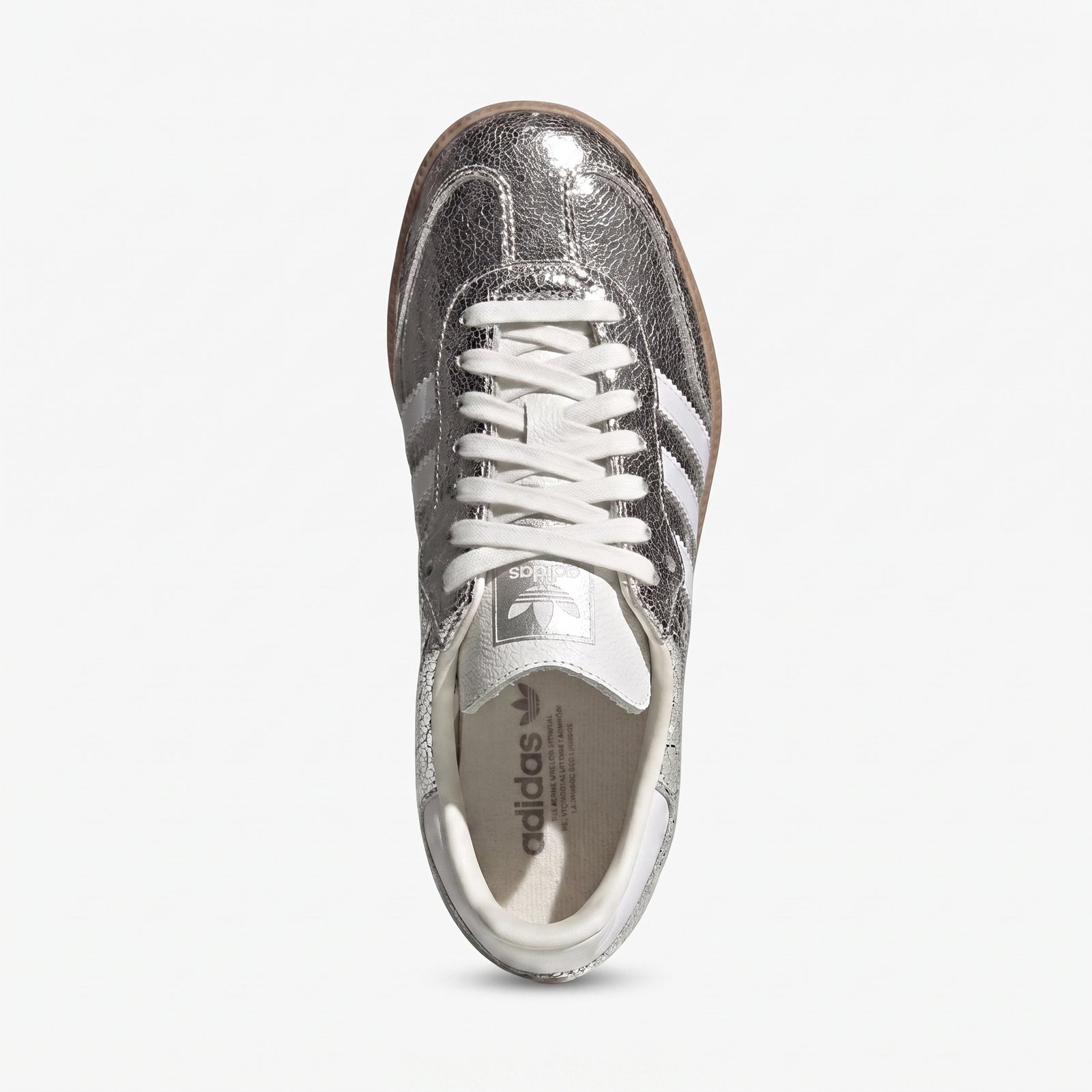 adidas samba silver cracked front view vorax Vista lateral do Adidas Samba Silver Cracked com efeito metálico exclusivo e design clássico Adidas Originals.