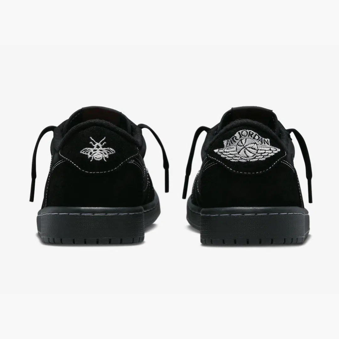 air jordan 1 low travis scott black phantom detalhe traseiro Traseira do Air Jordan 1 Low Travis Scott Black Phantom com bordado de mosca Cactus Jack e wings logo