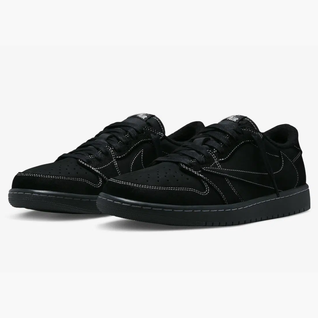 air jordan 1 low travis scott black phantom par completo Par de Air Jordan 1 Low Travis Scott Black Phantom em ângulo 3/4 mostrando swoosh invertido