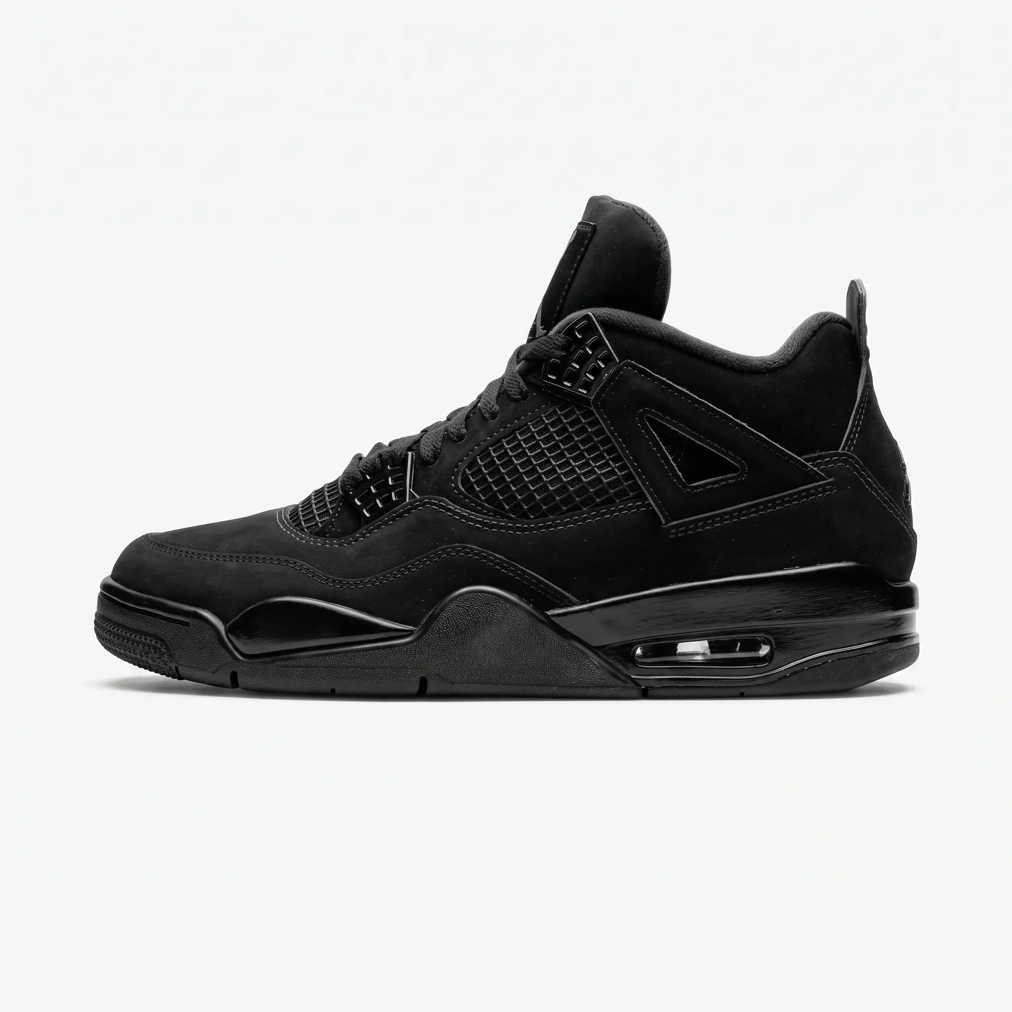 air jordan 4 black cat vorax Vista lateral do Air Jordan 4 Black Cat Triple Black com design icónico e sola de borracha resistente.