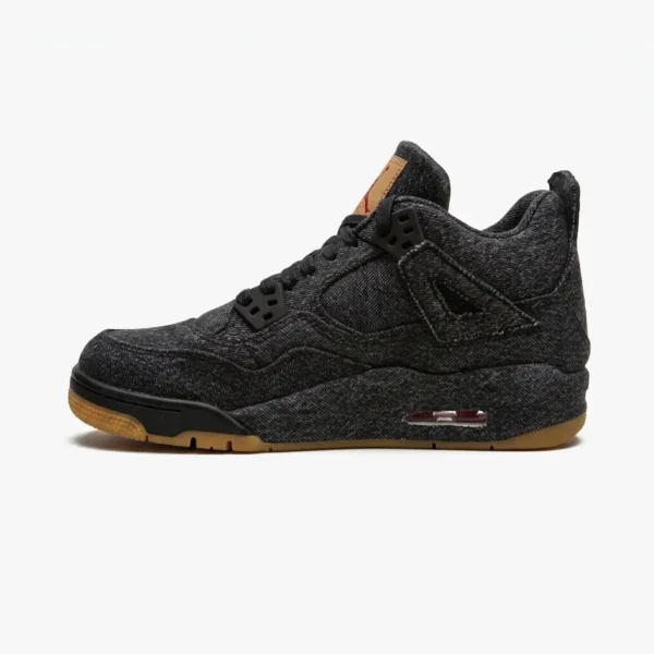 Air Jordan 4 Levi's Black Denim original em preto, sneaker premium ideal para colecionadores e amantes de streetwear.