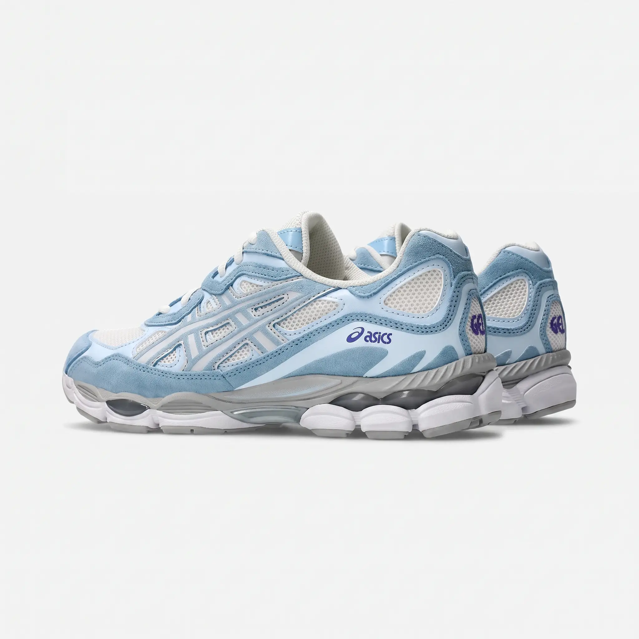 Asics Gel Kayano Cream Arctic Sky – Vista Interior Vista interior do Asics Gel Kayano Cream Arctic Sky com detalhes do design e suporte para corrida.