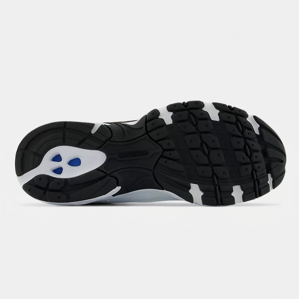 New Balance 530 White Black traseira New Balance 530 White Black vista traseira