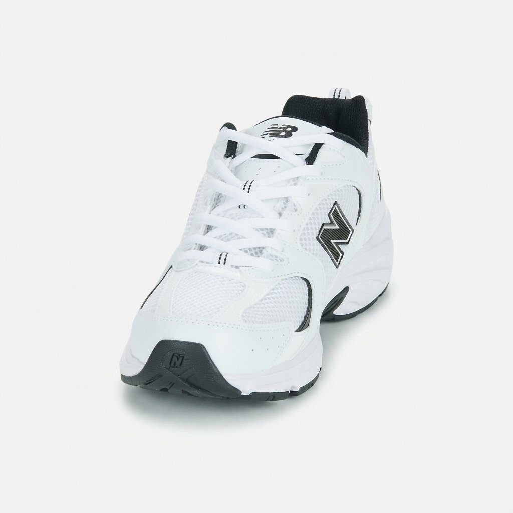 Um sneaker criado para acompanhar o teu ritmo diário. Ténis New Balance 530 White Black para homem com amortecimento ABZORB® e conforto premium.