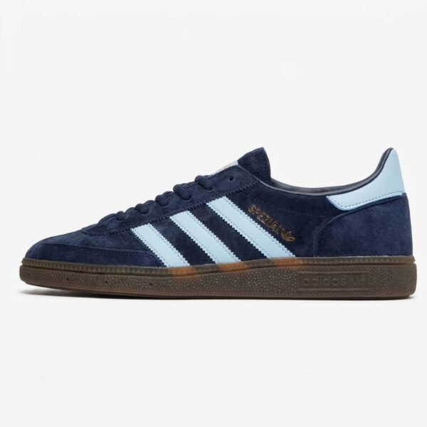 Adidas Spezial Navy em camurça premium azul-marinho com design clássico Adidas Originals e sola de borracha natural.