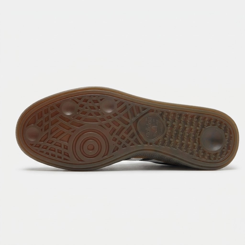 Ténis Adidas Spezial Black para homem com logótipo Spezial dourado, interior acolchoado e conforto premium. Ténis Adidas Spezial Black para homem com logótipo Spezial dourado, interior acolchoado e conforto premium.