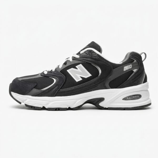 New Balance 530 Black Silver com tecnologia ABZORB®, mesh respirável e acabamento preto e prateado.