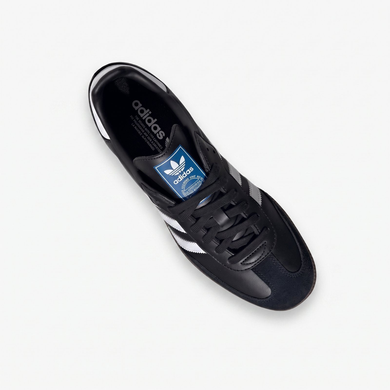 sneakers (4).png 2k 202607301718 Vista lateral do Adidas Samba Core Black com biqueira em camurça e design clássico Adidas Originals.
