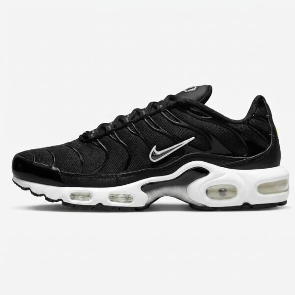 Nike Air Max Plus TN Black White com tecnologia Tuned Air, mesh respirável e design moderno.