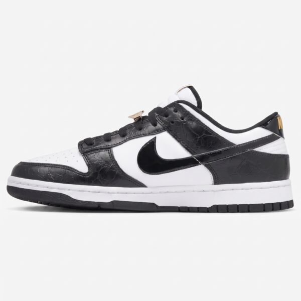 Nike Dunk World Champ em pele premium com detalhes dourados exclusivos e design inspirado nos campeões.