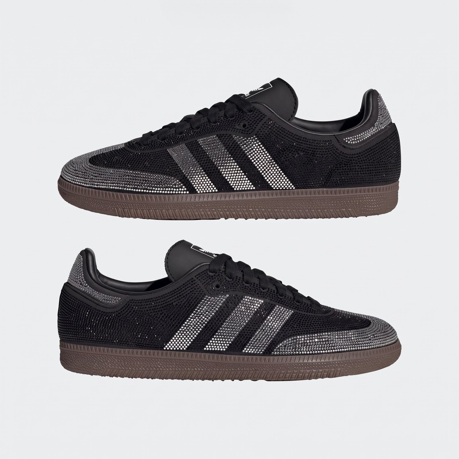 Cristais exclusivos que elevam o design icónico do Adidas Samba. Ténis Adidas Samba Rhinestone Black para homem com acabamento premium, biqueira em camurça e conforto superior.