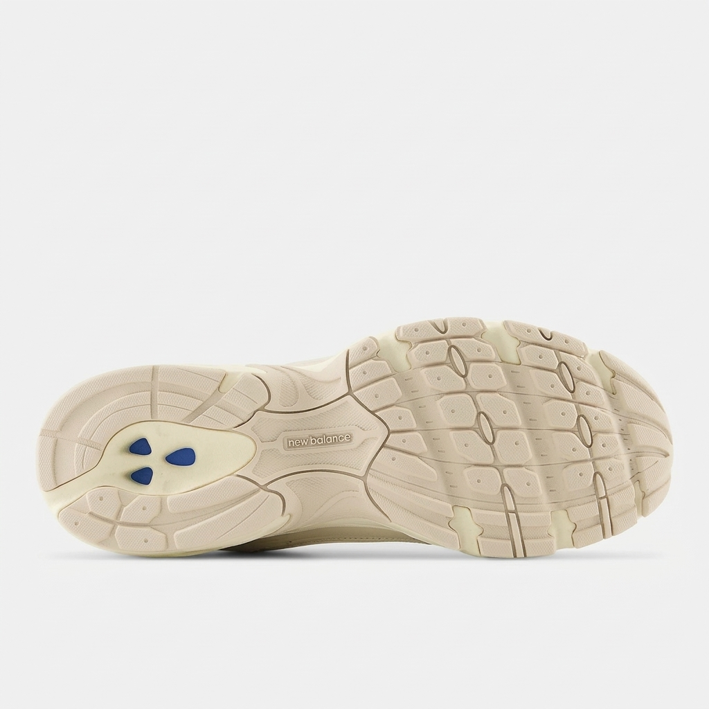New Balance 530 Beige — sola exterior Sola do New Balance 530 Beige em tom creme com detalhe azul no calcanhar