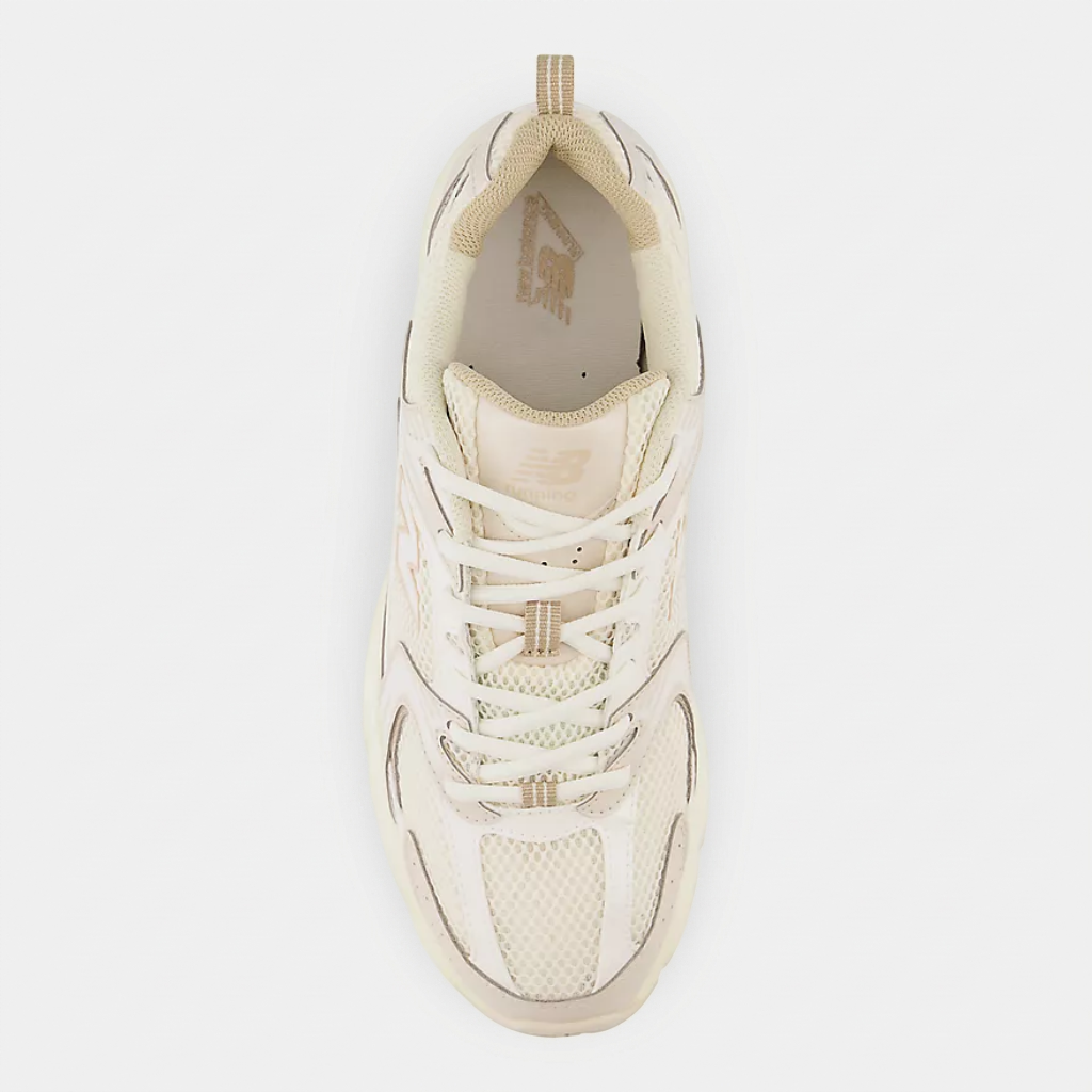 New Balance 530 Beige — vista superior New Balance 530 Beige visto de cima, par completo com colarinho bege