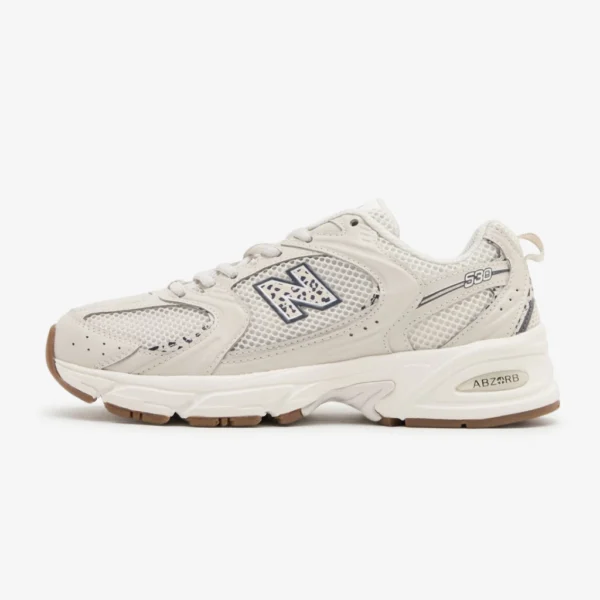 PÁGINA INICIAL New Balance 530 Moonbeam, vista lateral com entressola ABZORB e logótipo N