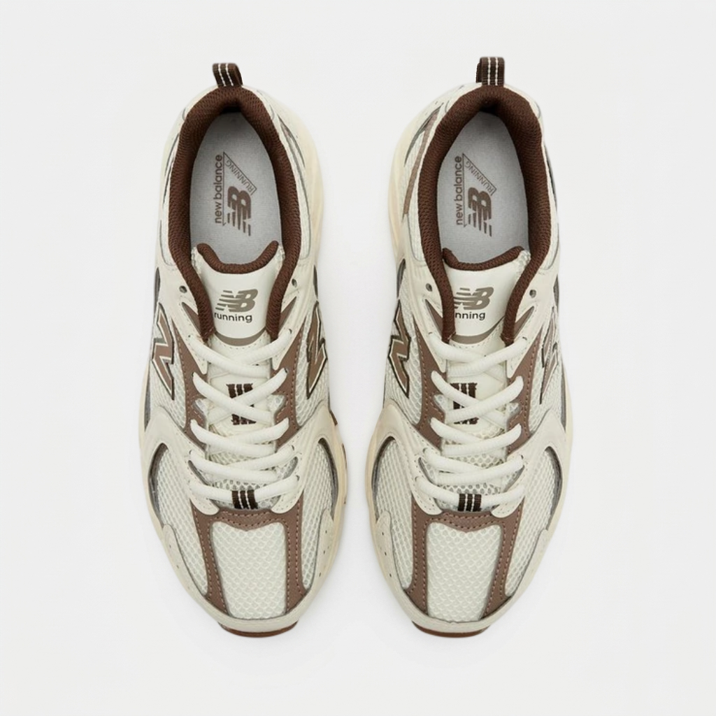 New Balance 530 Turtledove — vista superior New Balance 530 Turtledove visto de cima, par completo com colarinho castanho