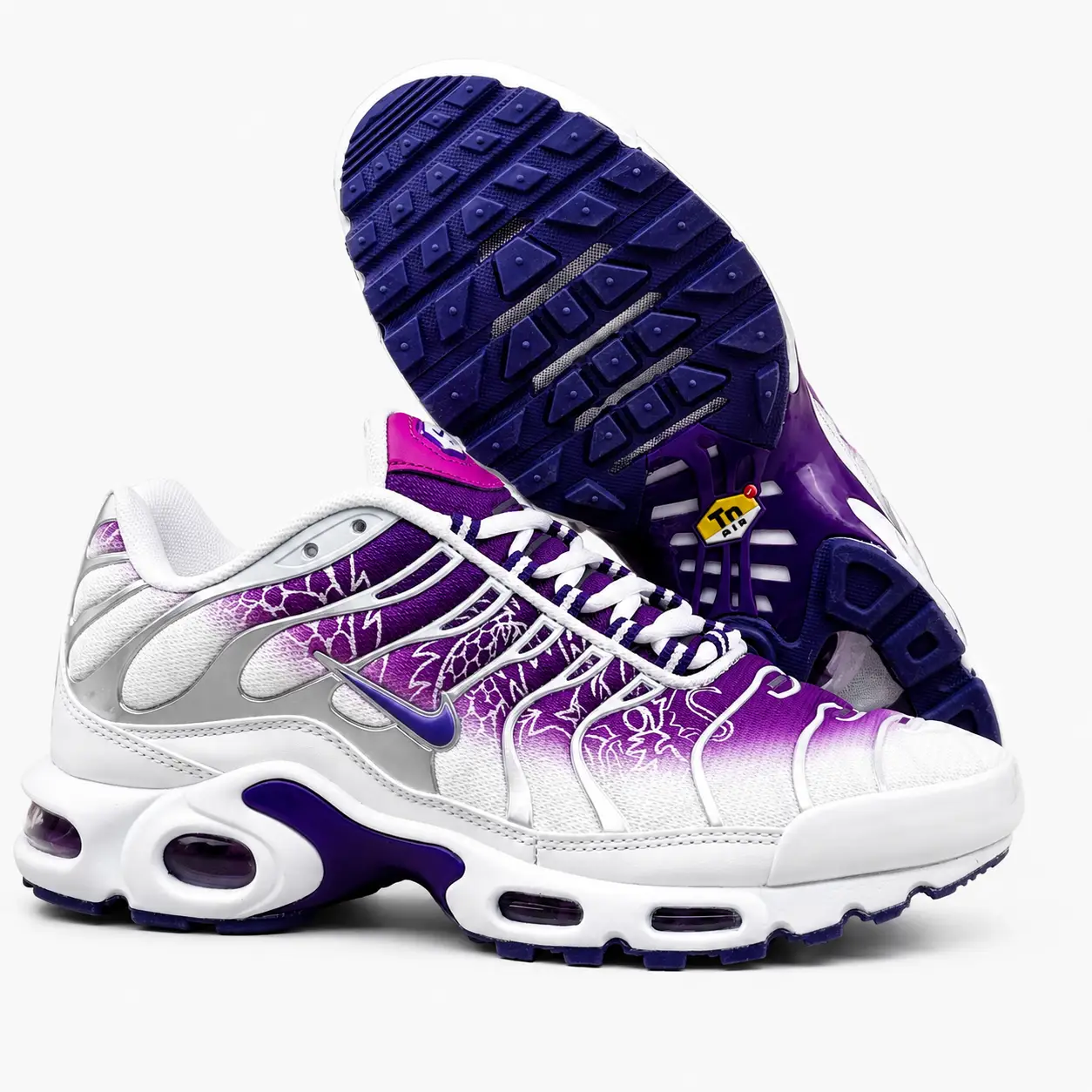 Nike Air Max Plus TN Branco Roxo — Sola Tuned Air Sola do Nike Air Max Plus TN branco roxo com câmaras de ar roxas translúcidas