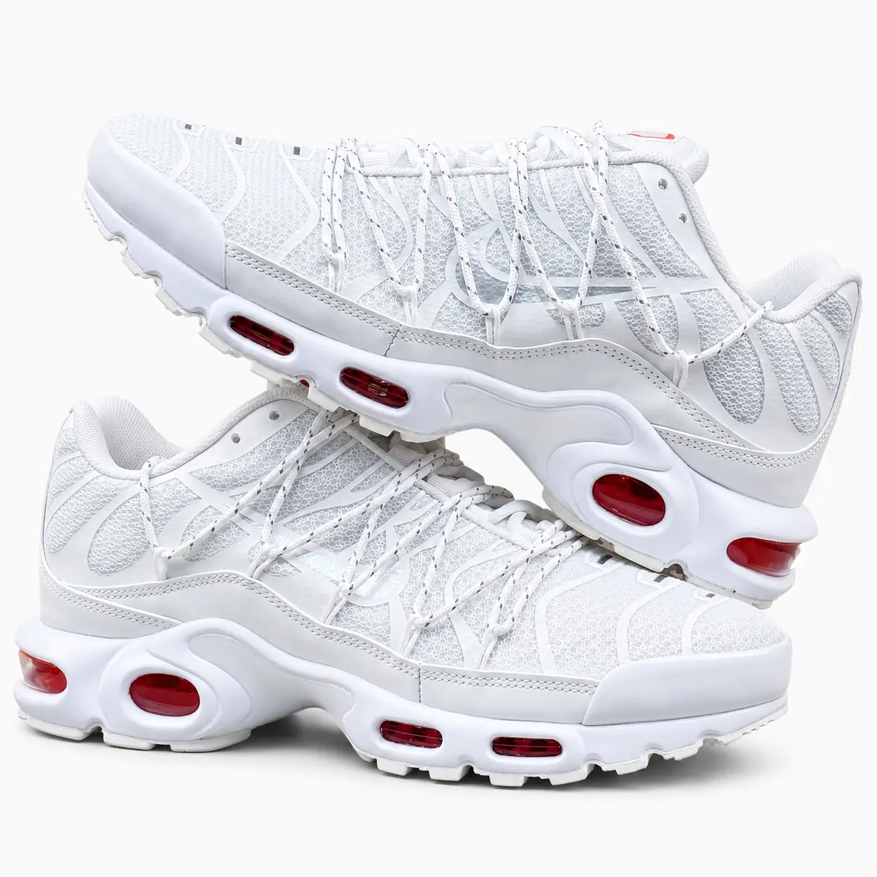 Nike Air Max Plus TN Branco Vermelho — Par Completo Par de Nike Air Max Plus TN branco vermelho, vista lateral cruzada