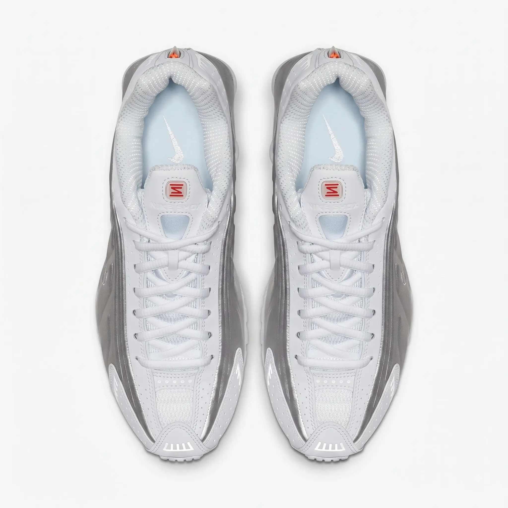 Nike Shox R4 White Metallic Silver Nike Shox R4 White Metallic Silver — design icónico e tecnologia Shox.
