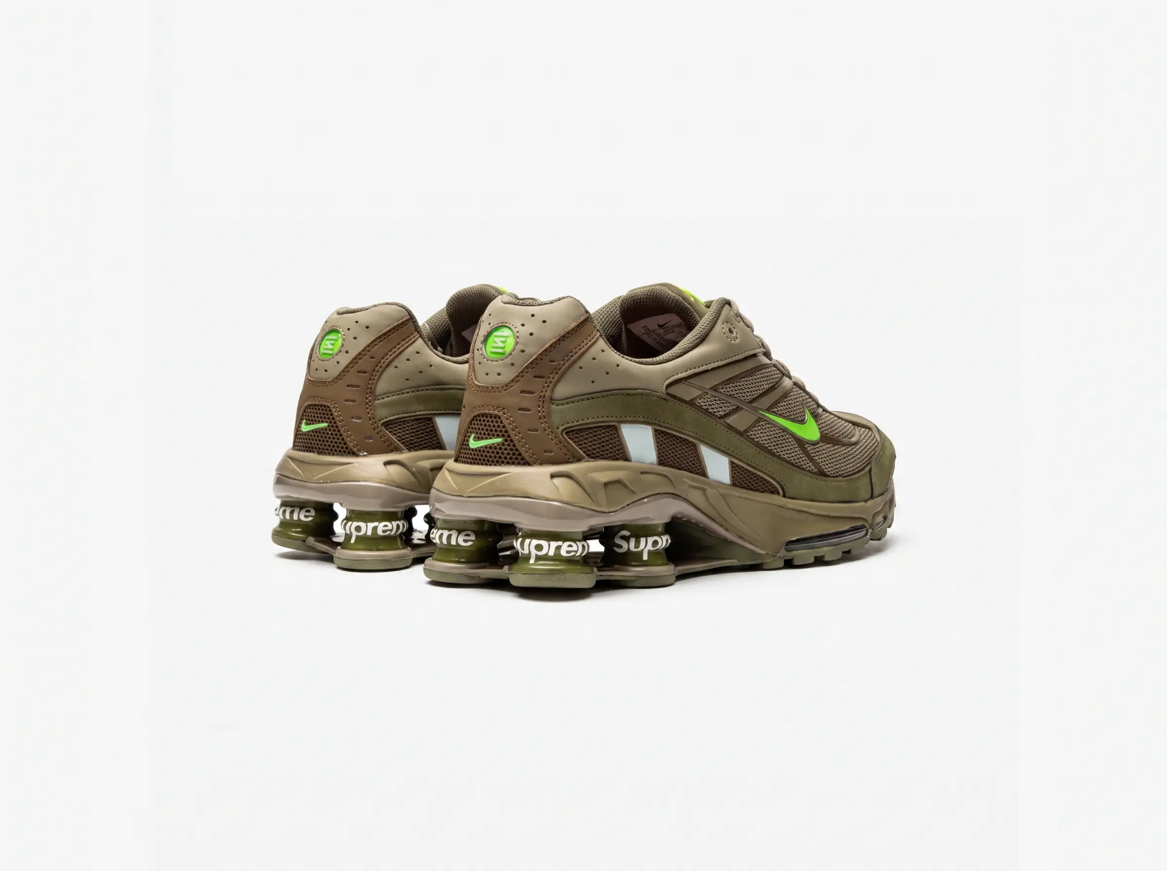 Nike Shox Ride 2 SP Supreme Olive – Vista Traseira Nike Shox Ride 2 SP Supreme Olive vista traseira.