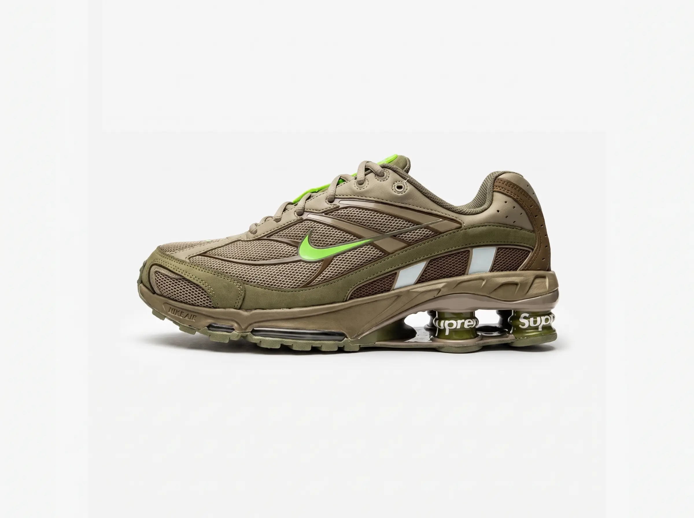Nike Shox Ride 2 SP Supreme Olive – Vista Lateral Exterior Nike Shox Ride 2 SP Supreme Olive vista lateral exterior.