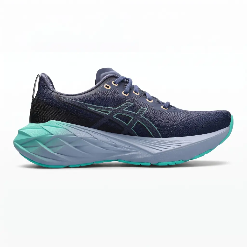ASICS Novablast 4 Blue Blue – Vista Lateral Interior ASICS Novablast 4 Blue Blue vista lateral interior.