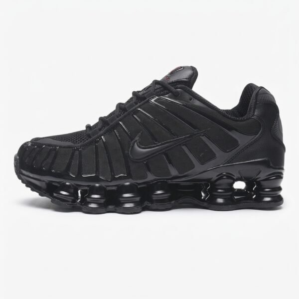 Nike Shox TL Black em mesh respirável com tecnologia Nike Shox e acabamento totalmente preto.