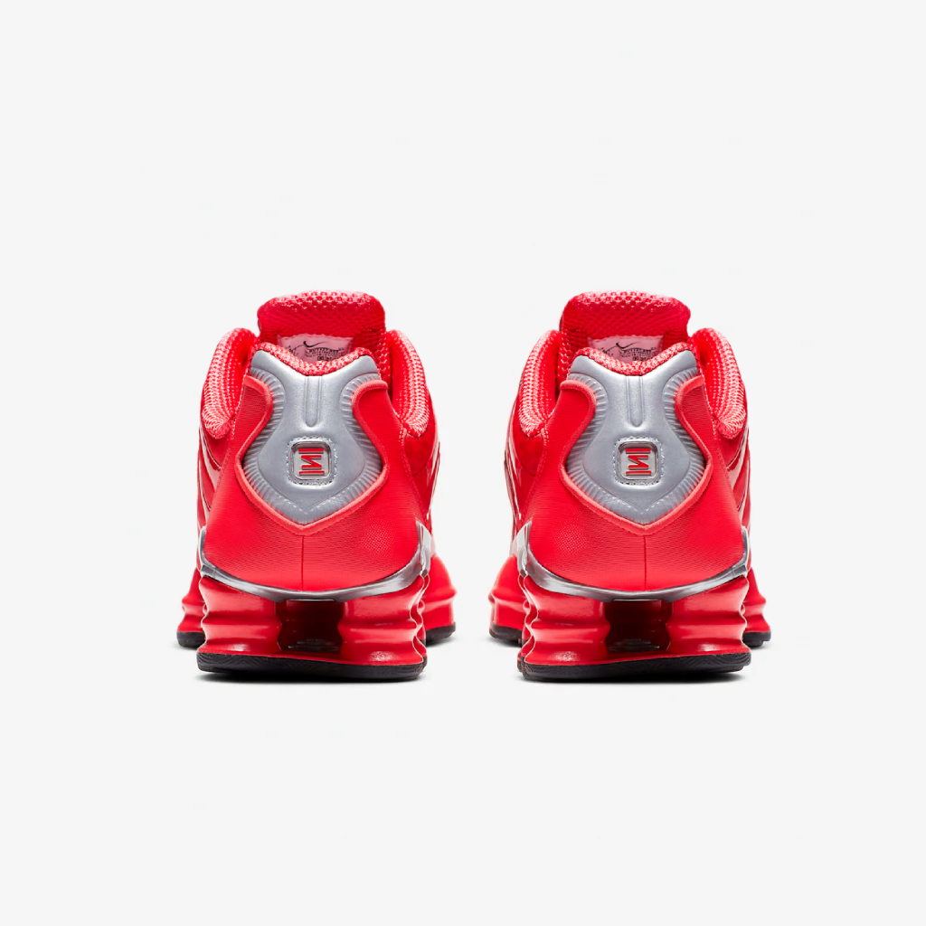Nike Shox TL Red – Energia e estilo em cada passo. Nike Shox TL Red com tecnologia Nike Shox, mesh respirável e design futurista.