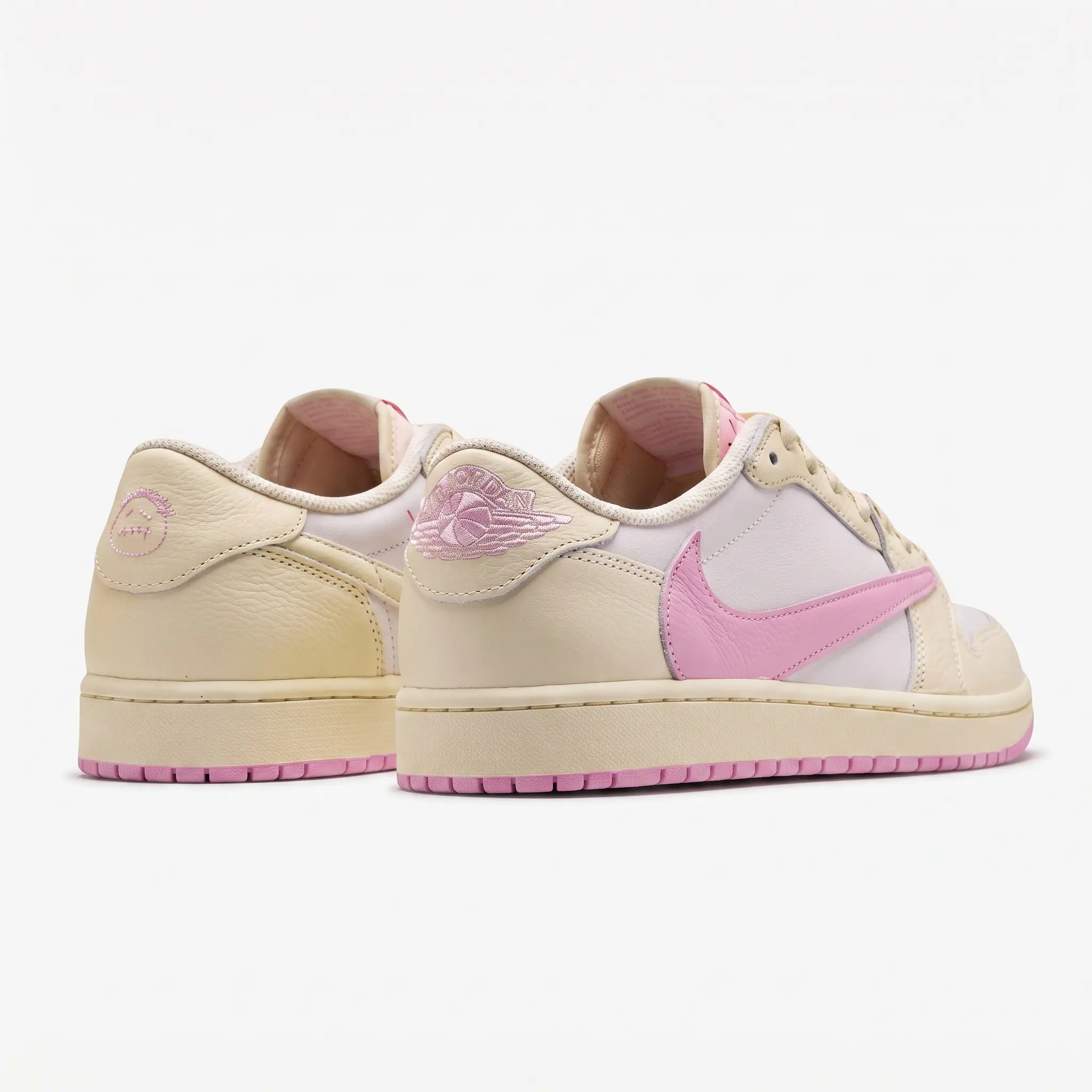 Air Jordan 1 Low Cactus Jack Shy Pink — Vista Traseira Air jordan 1 low cactus jack rosa vista traseira com etiqueta air jordan