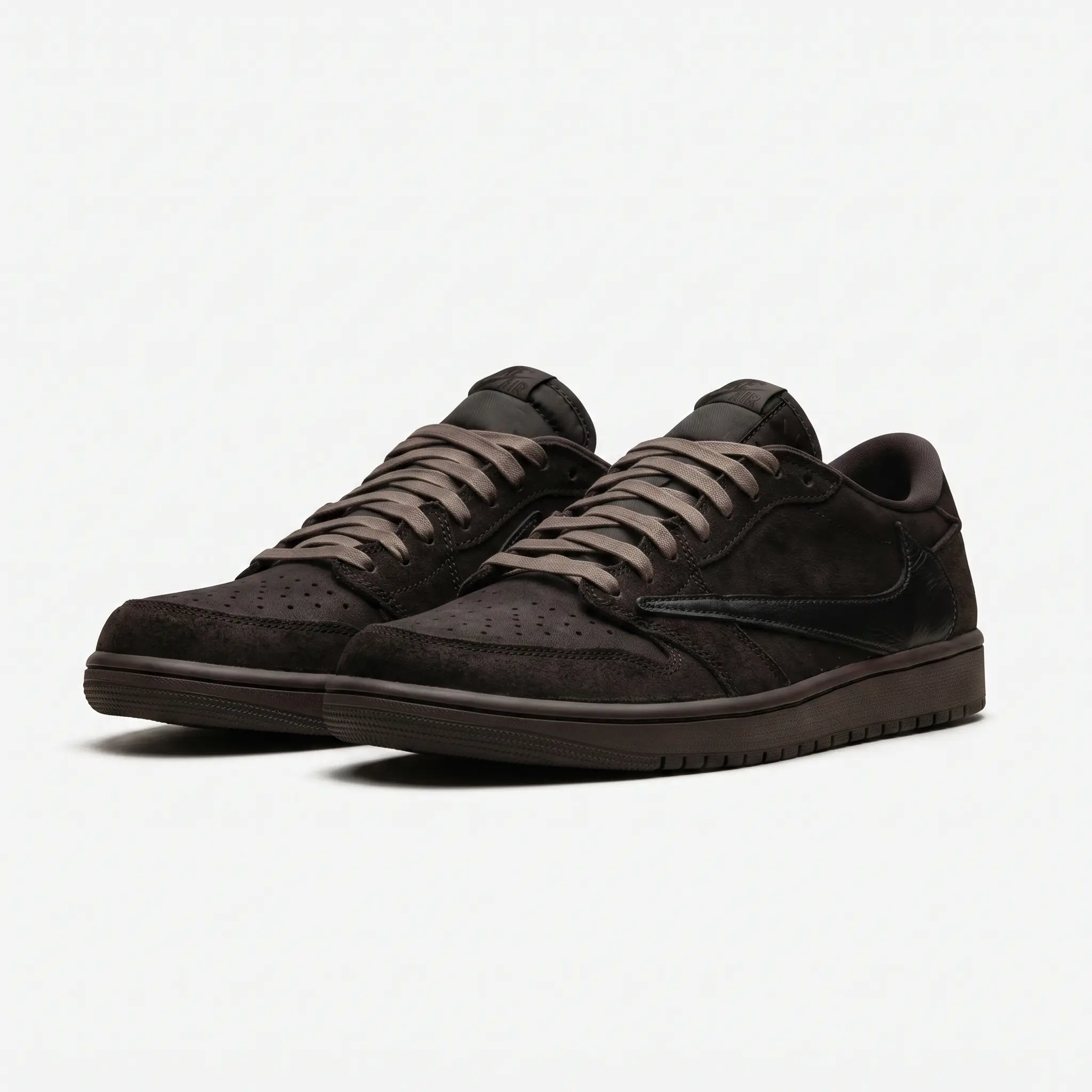 Travis Scott x Air Jordan 1 Velvet Brown - Frontal Air Jordan 1 Retro Low OG SP Travis Scott Velvet Brown - vista frontal com atacadores em tom taupe