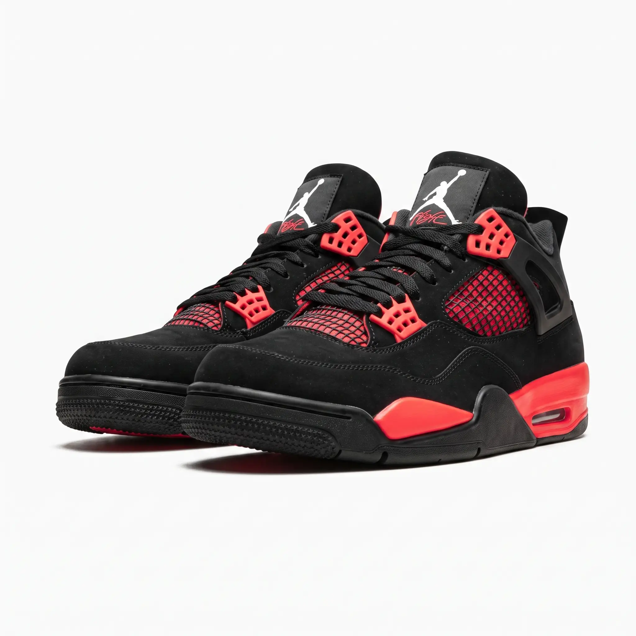 air jAir Jordan 4 Retro Red Thunder preta com detalhes vermelhosordan 4 retro red thunder par completo vista frontal (1) air jordan 4 retro red thunder par completo vista frontal (1)