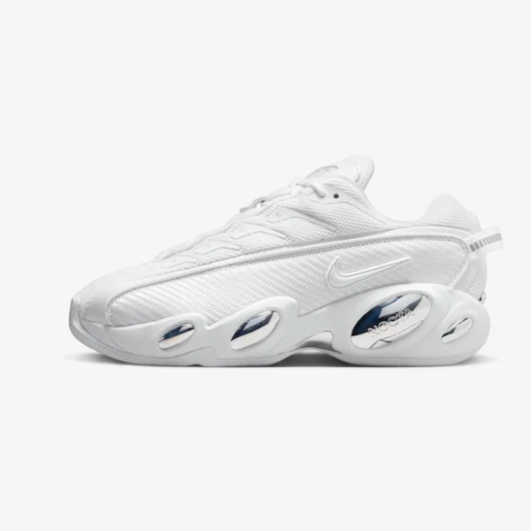 NOCTA x Nike Glide White Chrome, vista lateral com esferas cromadas na entressola