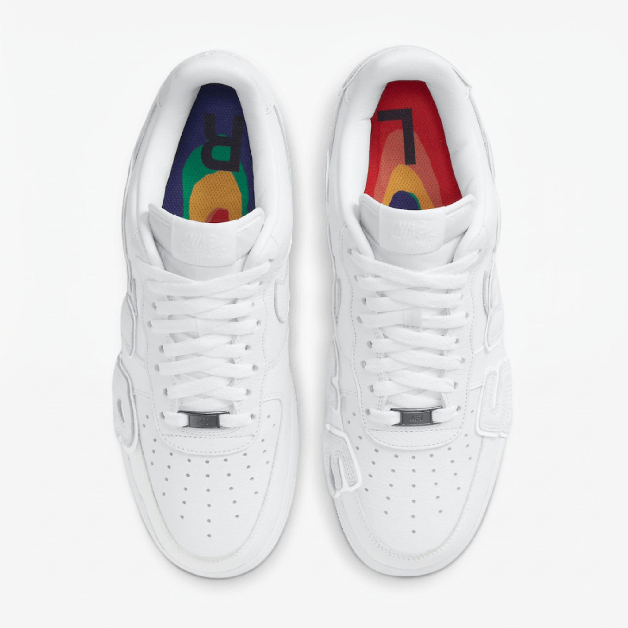 nike air force 1 cpfm white — sola exterior vorax Detalhe do calcanhar da Nike Air Force 1 CPFM White com etiqueta Nike