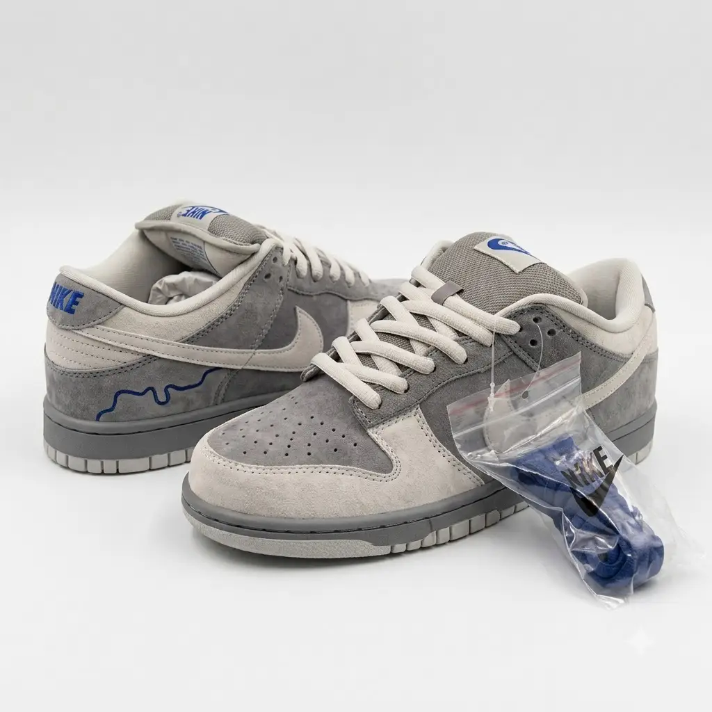 nike sb dunk low london — detalhes do upper Nike SB Dunk Low London com detalhe do Swoosh e painéis em camurça cinzenta