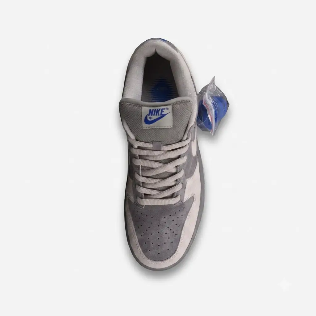 nike sb dunk low london — vista superior Nike SB Dunk Low London vista de cima com construção em tons cinzentos